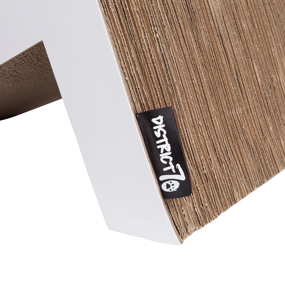 Draskyklė katėms District 70 Sofa