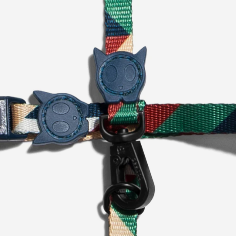 Petnešos su pavadėliu "Zee.Cat Pacco"