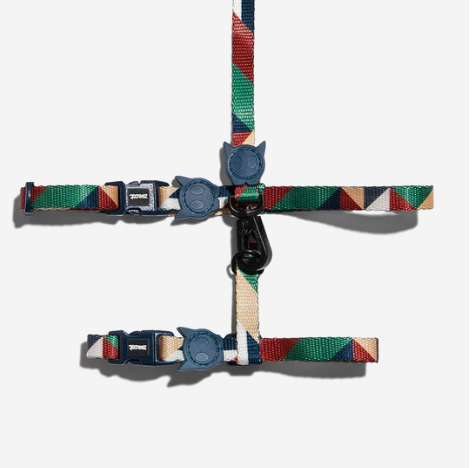 Petnešos su pavadėliu "Zee.Cat Pacco"